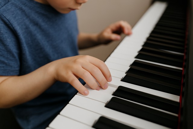 child_hand_piano_keys